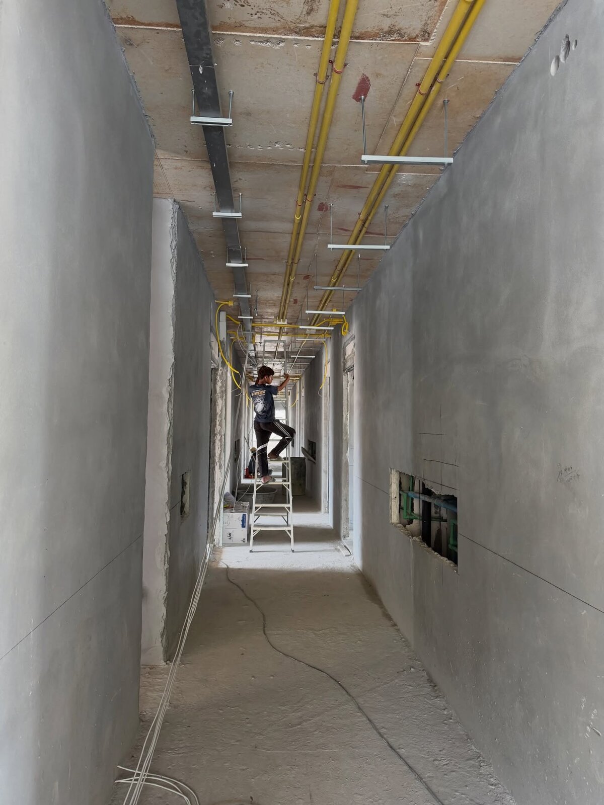 Прокладка слаботочных кабельных трасс в отеле