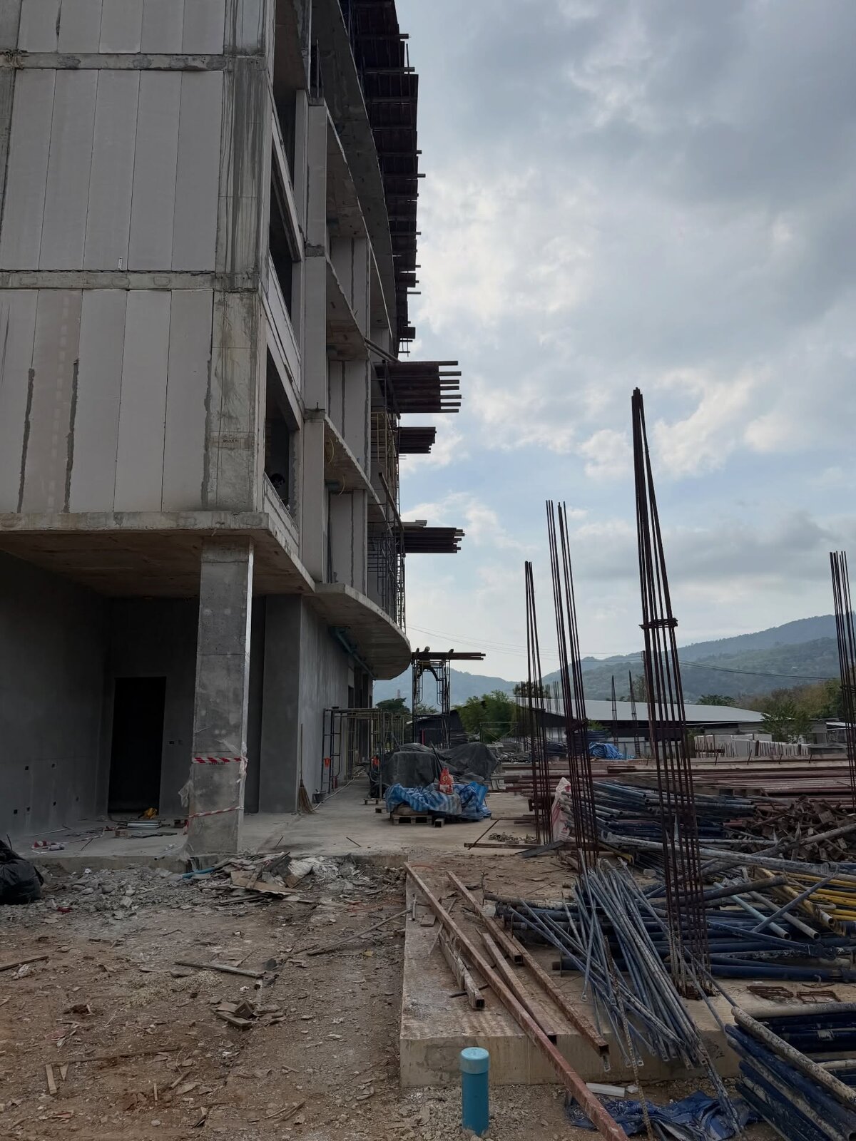 Монтаж оборудования в серверной отеля на Пхукете