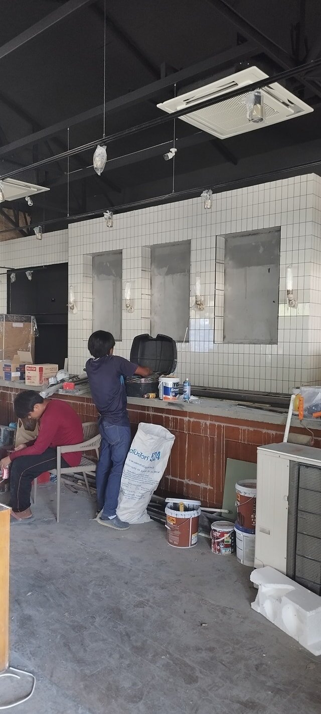 Low-voltage cable tray installation in a restaurant