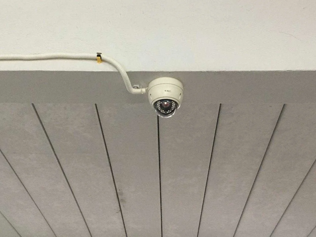 IP-камера Hikvision в цехе
